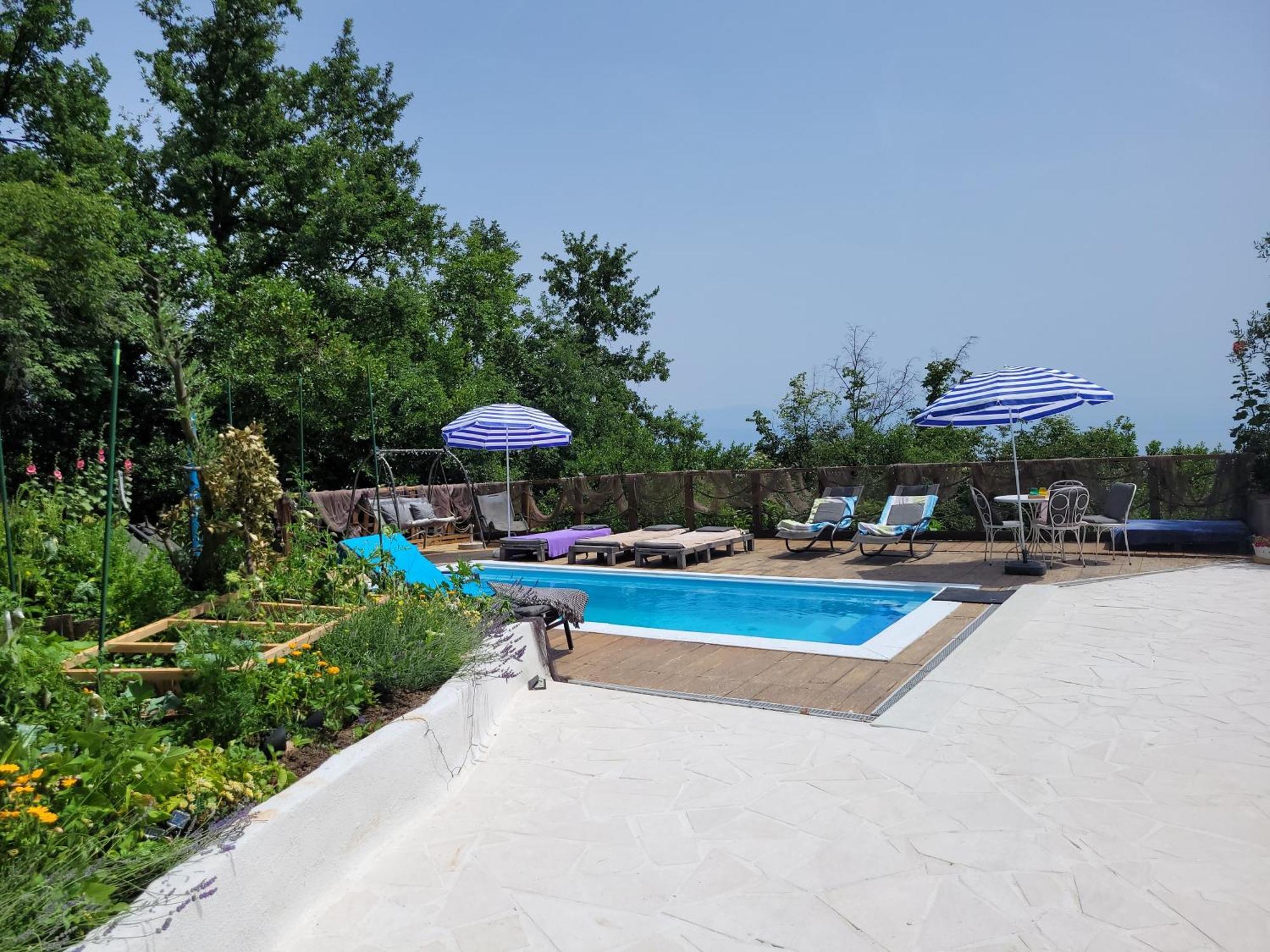Apartments Chiara Mit Meerblick Und Pool Und Jacuzzi Lovran Exterior foto