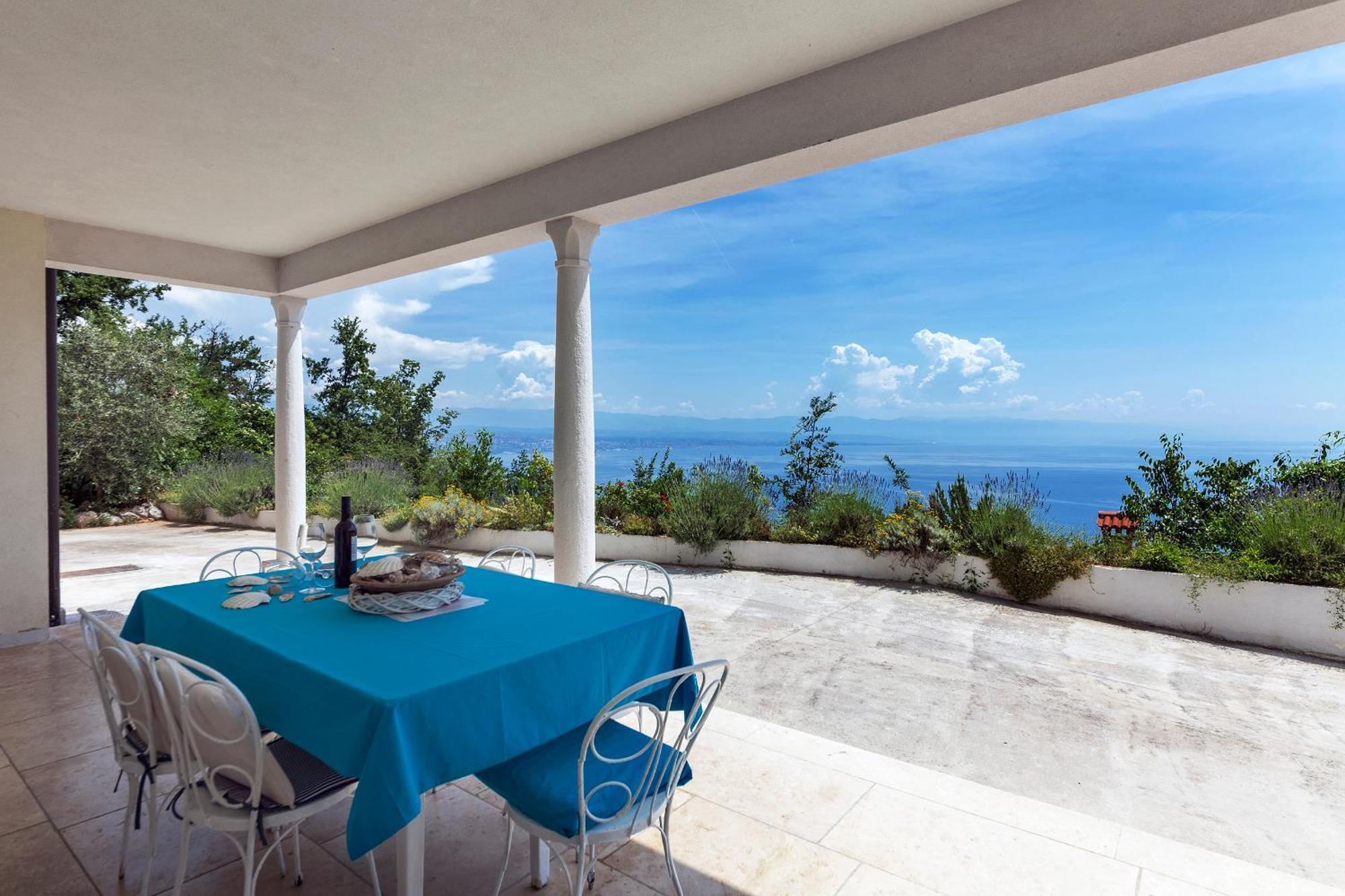 Apartments Chiara Mit Meerblick Und Pool Und Jacuzzi Lovran Exterior foto